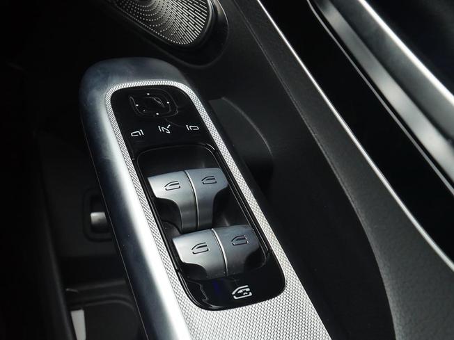 MERCEDES-BENZ Glc Photo 16