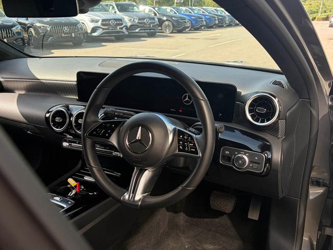MERCEDES-BENZ A Class Photo 16