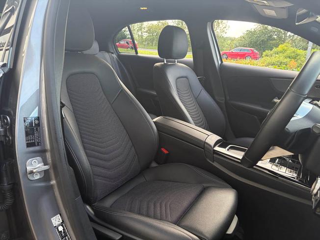MERCEDES-BENZ A Class Photo 37