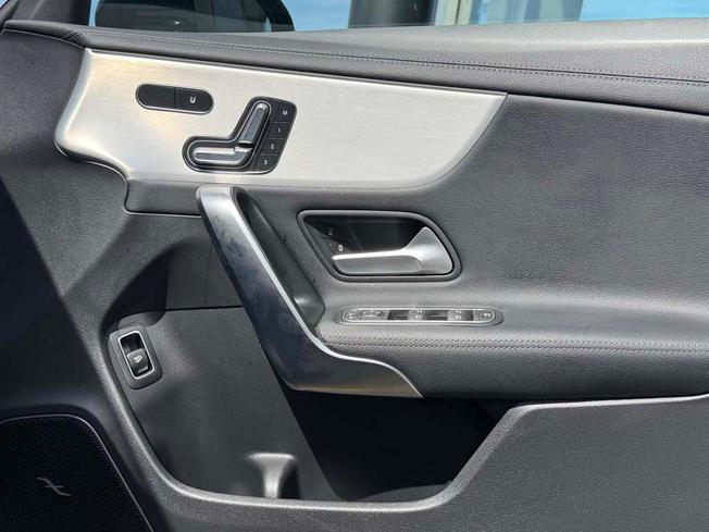 MERCEDES-BENZ Cla Class Photo 19