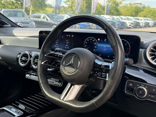 MERCEDES-BENZ Cla Class Photo 39
