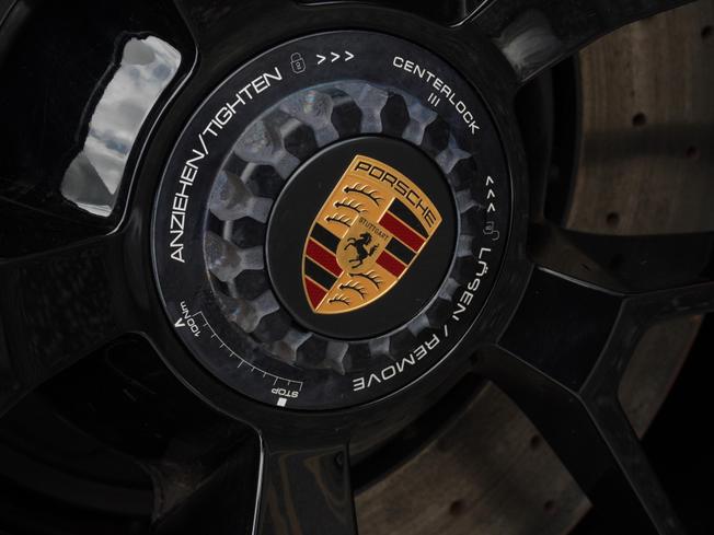 PORSCHE 911 Photo 20