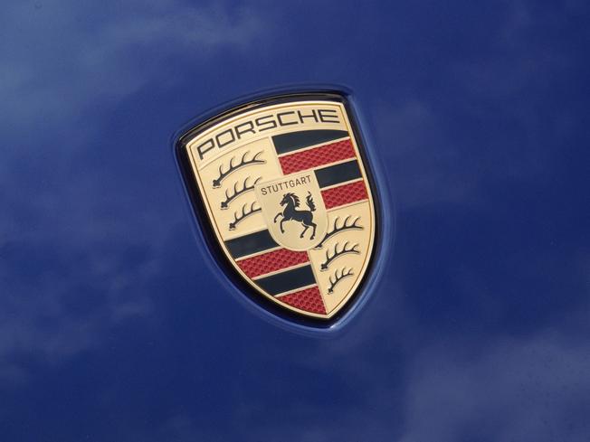 PORSCHE 911 Photo 8
