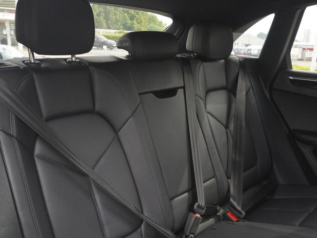 PORSCHE Macan Photo 13