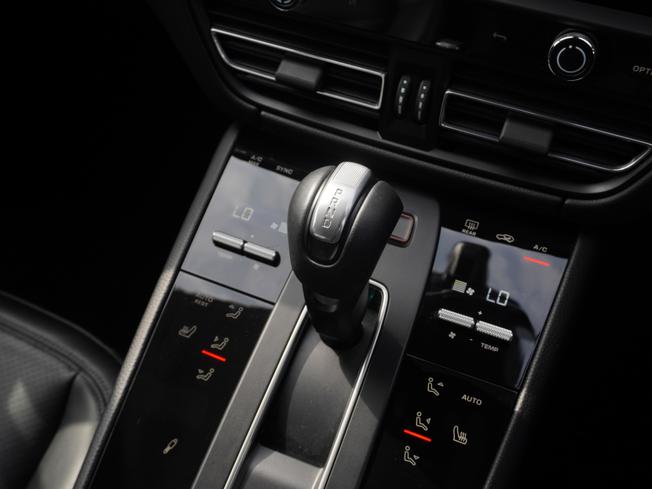 PORSCHE Macan Photo 19
