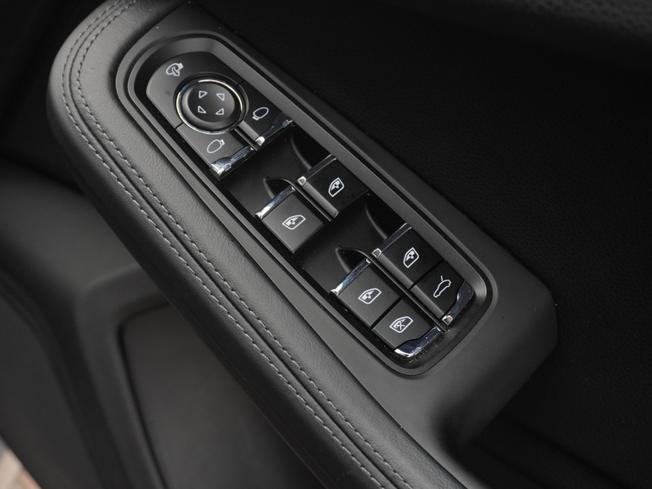 PORSCHE Macan Photo 20