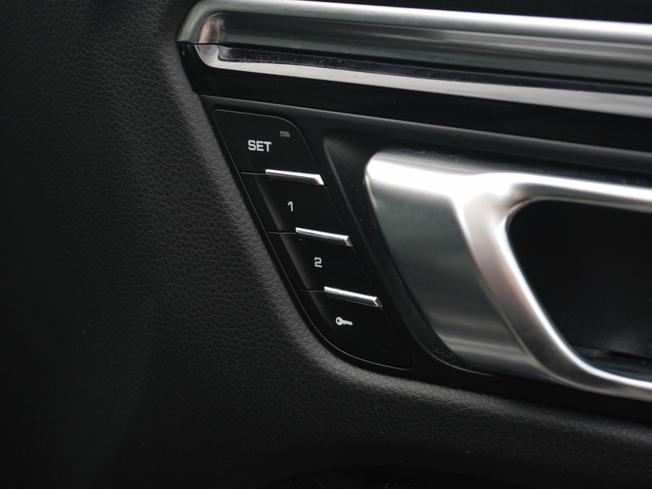 PORSCHE Macan Photo 21