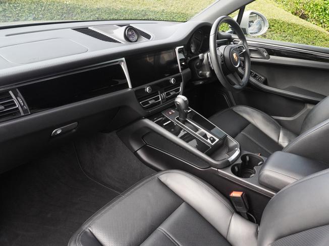 PORSCHE Macan Photo 3
