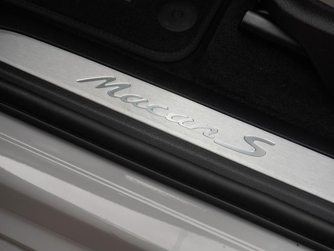 PORSCHE Macan Photo 32