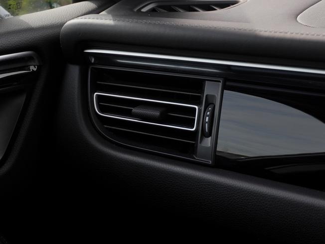 PORSCHE Macan Photo 37