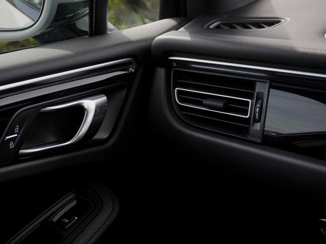 PORSCHE Macan Photo 38