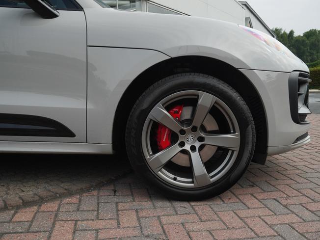 PORSCHE Macan Photo 4