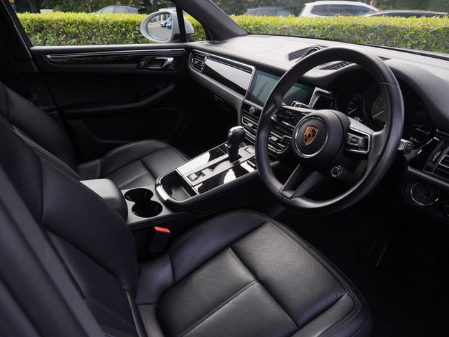 PORSCHE Macan Photo 9