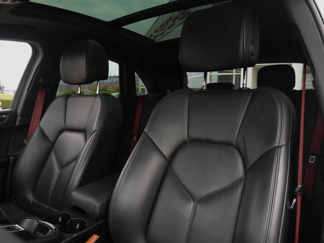 PORSCHE Macan Photo 13