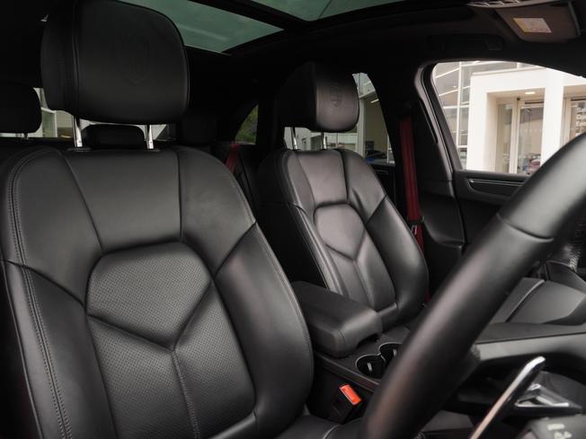 PORSCHE Macan Photo 18