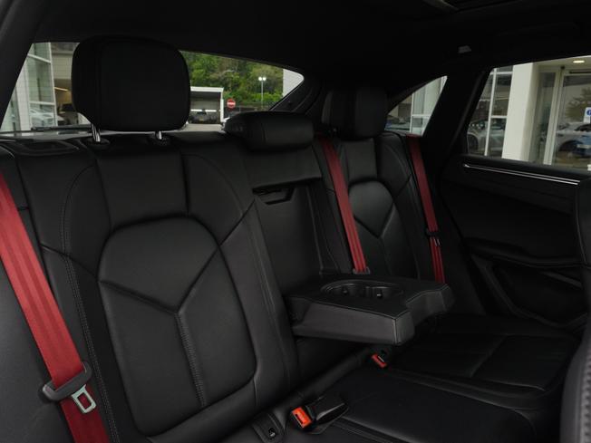 PORSCHE Macan Photo 19