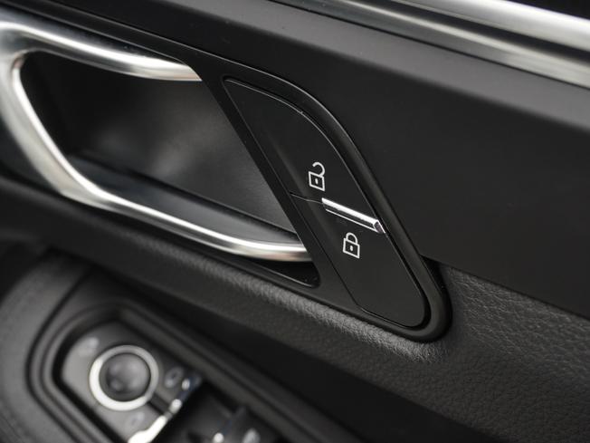 PORSCHE Macan Photo 25