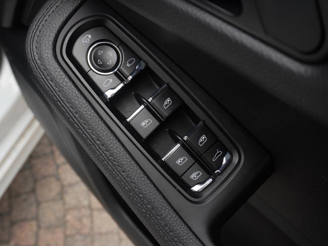PORSCHE Macan Photo 28