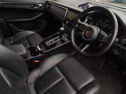 PORSCHE Macan Photo 3