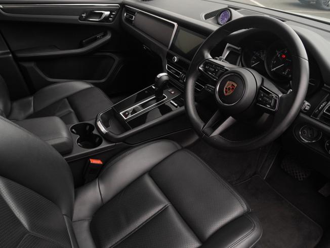 PORSCHE Macan Photo 3