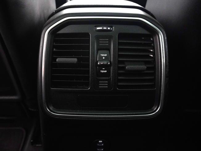 PORSCHE Macan Photo 31