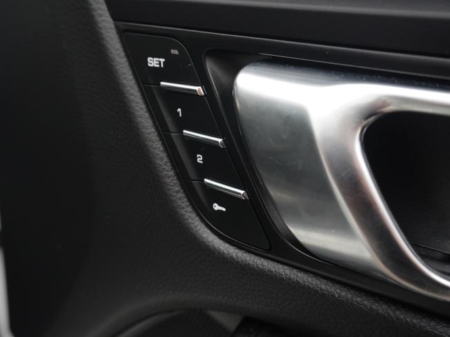 PORSCHE Macan Photo 35