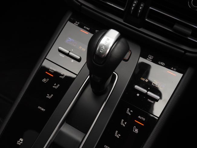 PORSCHE Macan Photo 38