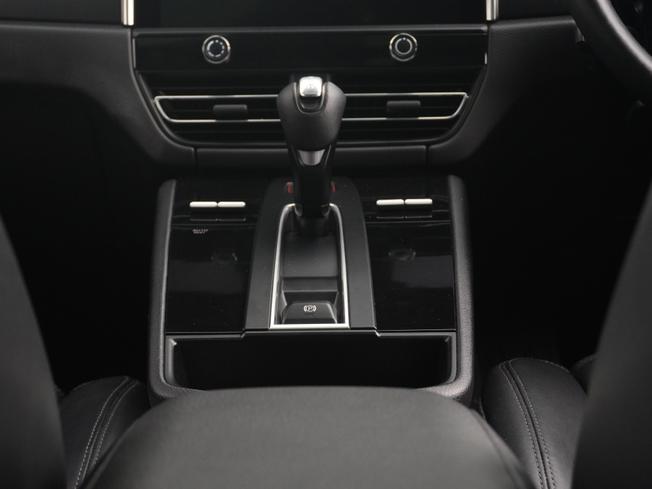 PORSCHE Macan Photo 39