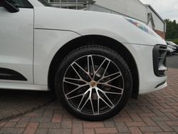 PORSCHE Macan Photo 4