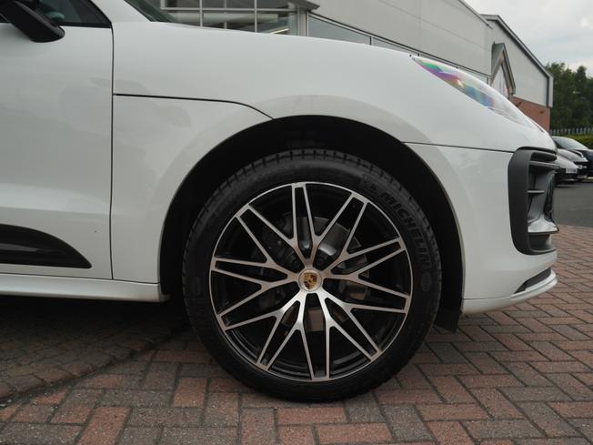 PORSCHE Macan Photo 4
