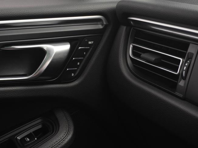 PORSCHE Macan Photo 41