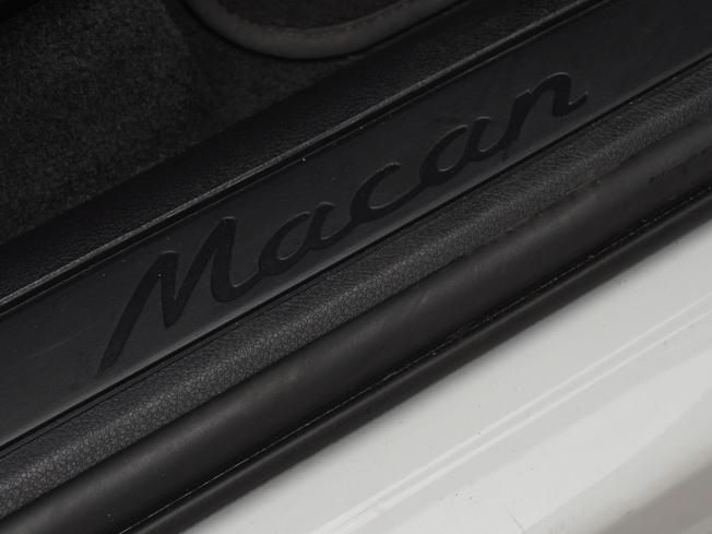 PORSCHE Macan Photo 42