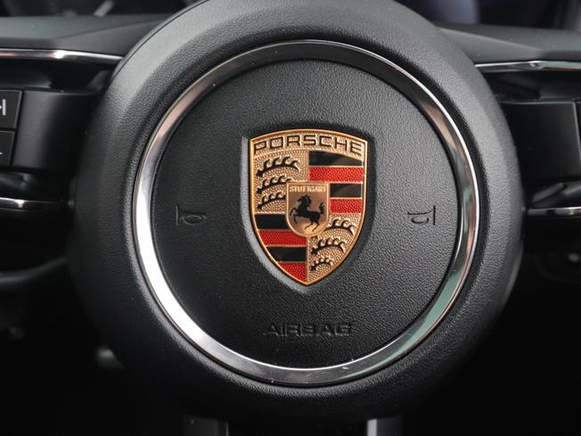 PORSCHE Macan Photo 45