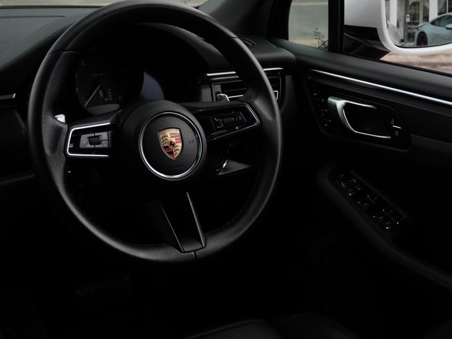 PORSCHE Macan Photo 9