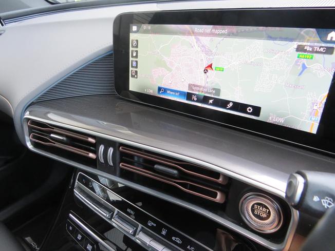 MERCEDES-BENZ EQC Photo 16