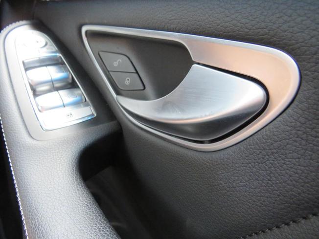 MERCEDES-BENZ EQC Photo 32