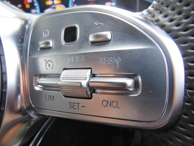 MERCEDES-BENZ EQC Photo 34