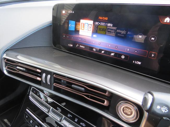 MERCEDES-BENZ EQC Photo 45