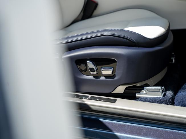 ROLLS-ROYCE Spectre Photo 13