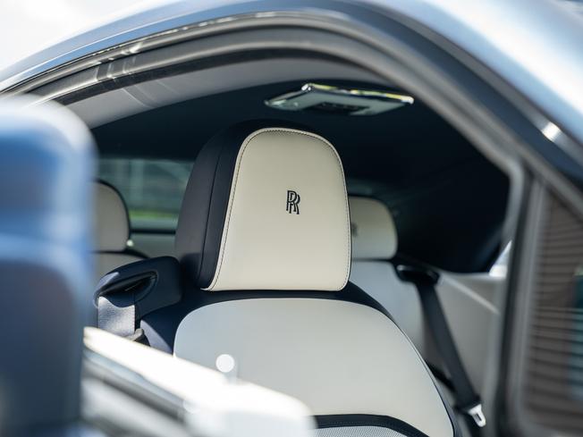 ROLLS-ROYCE Spectre Photo 14