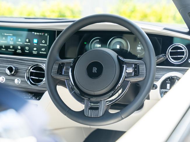 ROLLS-ROYCE Spectre Photo 15