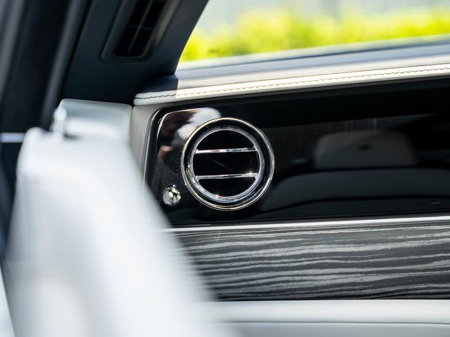 ROLLS-ROYCE Spectre Photo 19