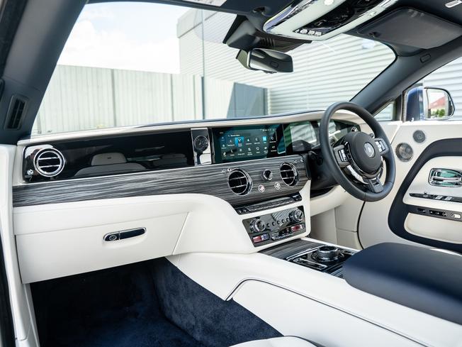 ROLLS-ROYCE Spectre Photo 21