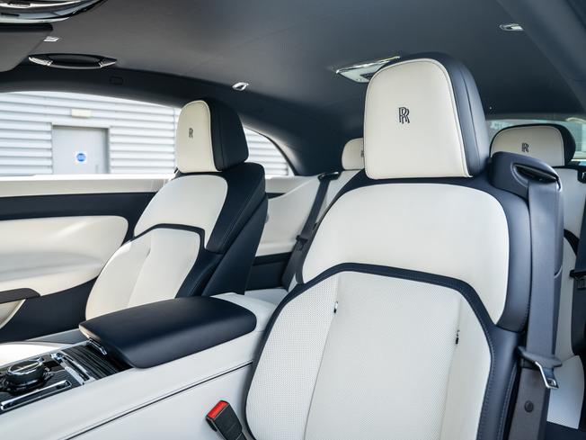 ROLLS-ROYCE Spectre Photo 22