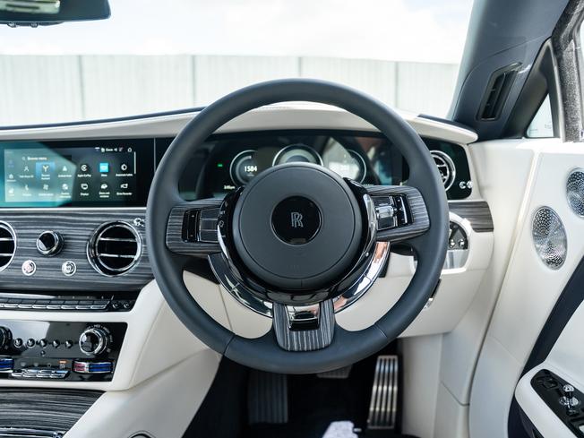 ROLLS-ROYCE Spectre Photo 23