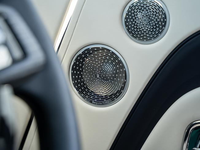 ROLLS-ROYCE Spectre Photo 24