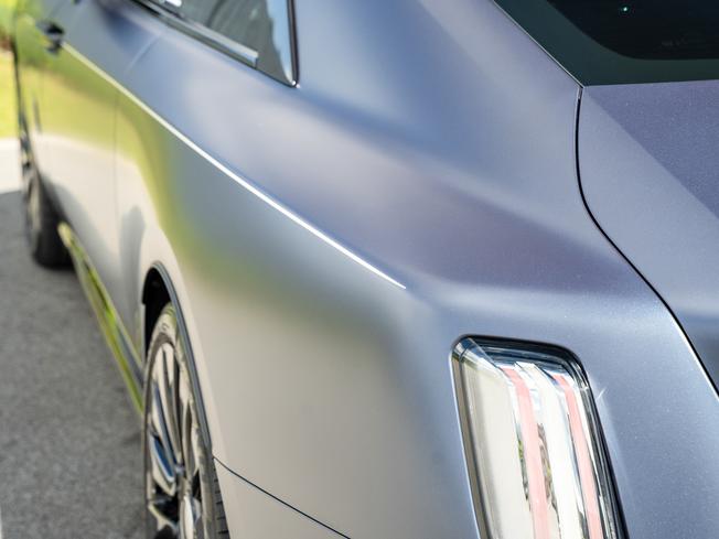ROLLS-ROYCE Spectre Photo 28