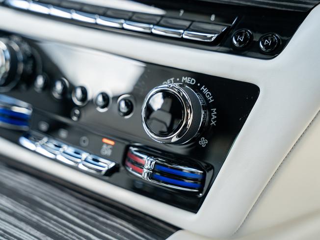 ROLLS-ROYCE Spectre Photo 8