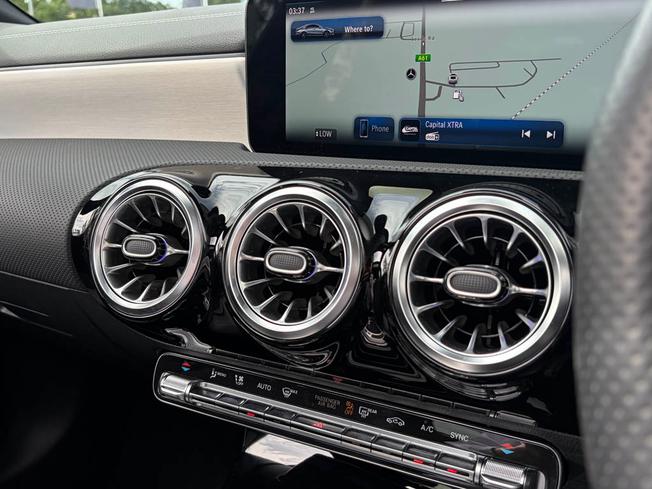 MERCEDES-BENZ CLA Class Photo 26
