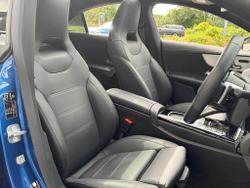 MERCEDES-BENZ CLA Class Photo 3